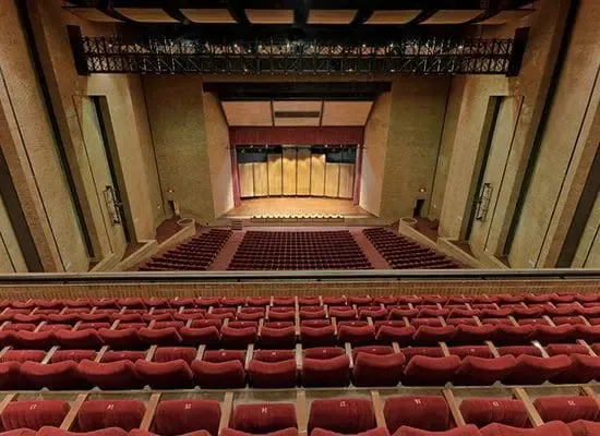 Teatro Metropolitano de Medellín, ícono cultural y referente para pacientes de turismo médico en la ciudad