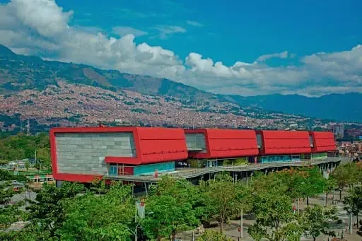 Turismo médico en Medellín - explora atención de salud de alta calidad en Colombia